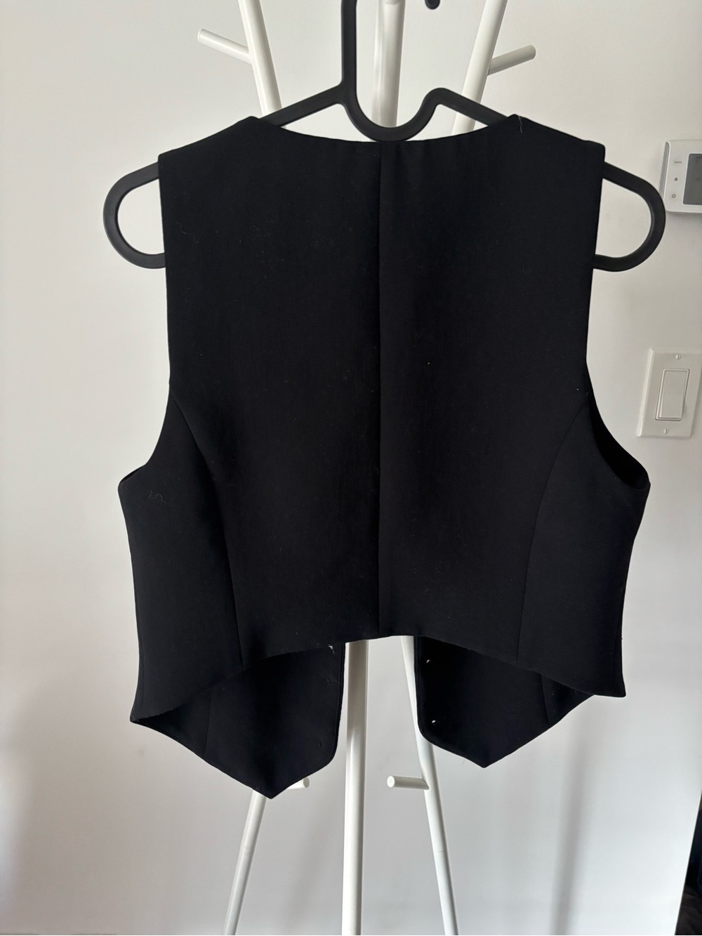 Aritzia Wilfred Black Sleeveless Vest - Picture 3 of 3